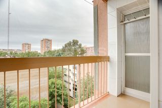 Etagenwohnung in La Verneda - La Pau