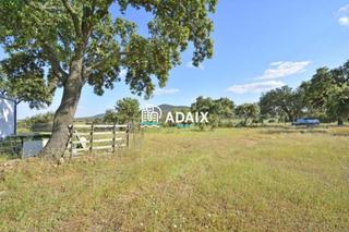Terreny residencial  N/a. Finca rústica en venta en a 15 minutos de cáceres, junto a ctra.
