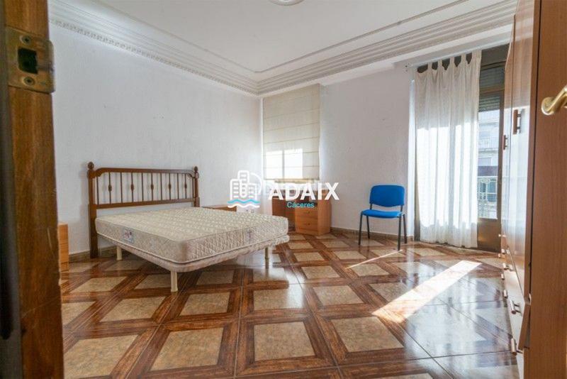 Foto 35135f18-3688-4fcc-b7e4-3fa1f43fd18c. Piso este magnífico piso en venta, ubicado en antonio hurtado, es una verdadera joya en pleno Centro . tanto si buscas un lug en Cáceres