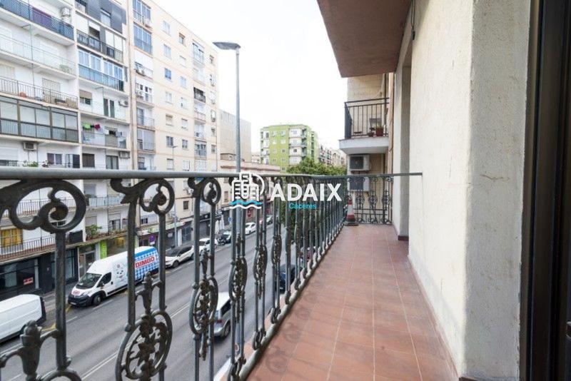 Foto 65cf31d5-b037-4e9e-90f7-fffd7fe7c580. Piso este magnífico piso en venta, ubicado en antonio hurtado, es una verdadera joya en pleno Centro . tanto si buscas un lug en Cáceres