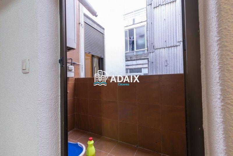 Foto 6ffaf851-4b00-45fc-aa81-d62bcbaa442f. Piso este magnífico piso en venta, ubicado en antonio hurtado, es una verdadera joya en pleno Centro . tanto si buscas un lug en Cáceres