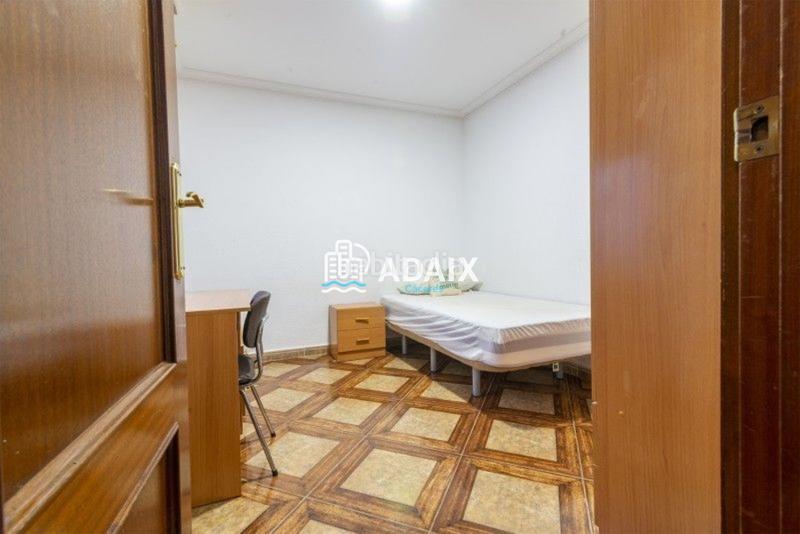 Foto 89d70fd6-ea7c-41b5-9da7-dc665a4df56f. Piso este magnífico piso en venta, ubicado en antonio hurtado, es una verdadera joya en pleno Centro . tanto si buscas un lug en Cáceres