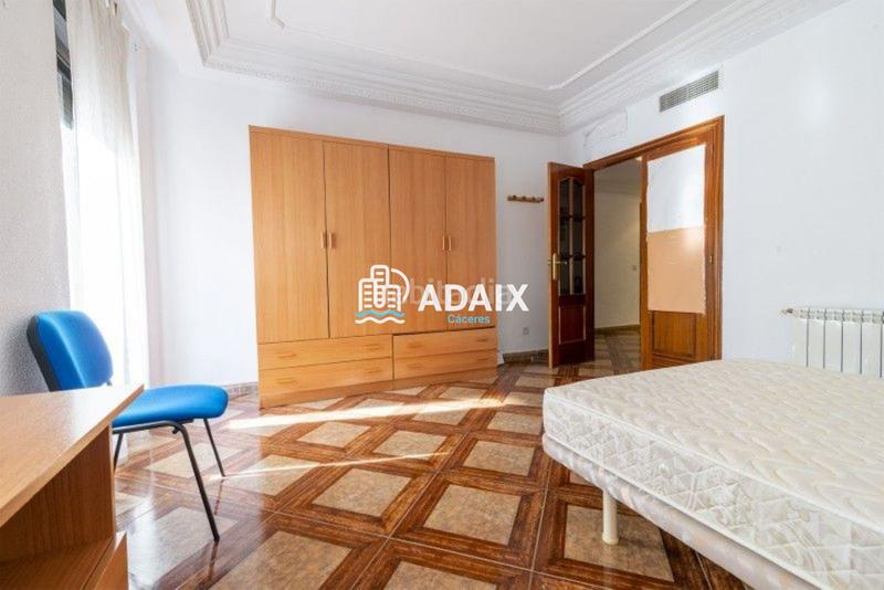 Foto cf537fed-edad-4d01-b708-882bcedee63f. Piso este magnífico piso en venta, ubicado en antonio hurtado, es una verdadera joya en pleno Centro . tanto si buscas un lug en Cáceres