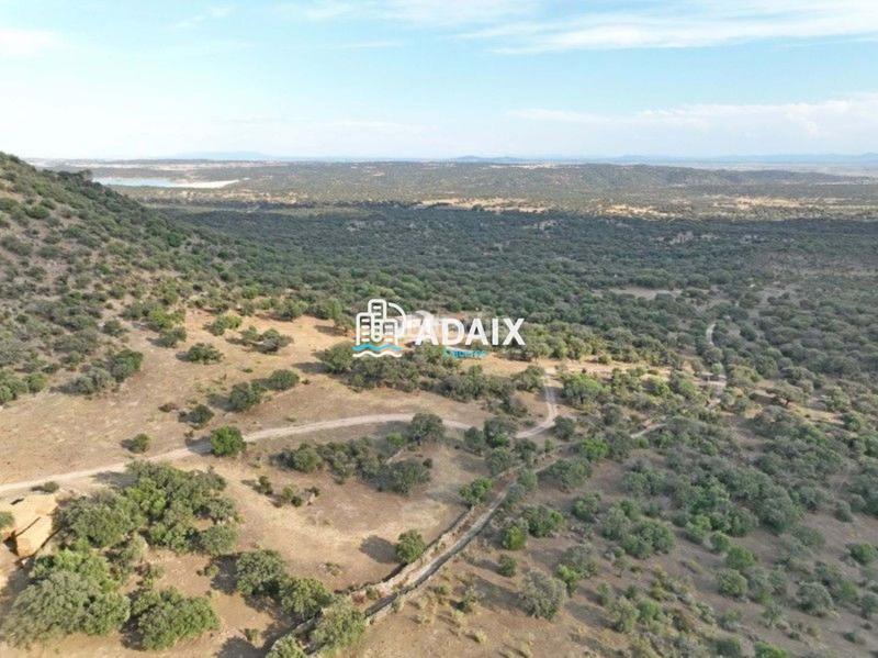 Foto 437a4dae-97cf-4a61-a989-c6a9a0e62e15. Casa te presentamos esta increíble casa de campo en venta, una espectacular villa de nueva construcción ubicada en plena dehesa extreme en Zarza de Montánchez