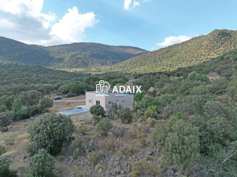 Foto 5039f695-c2f5-4353-942d-dee6a5e748b5. Casa te presentamos esta increíble casa de campo en venta, una espectacular villa de nueva construcción ubicada en plena dehesa extreme en Zarza de Montánchez