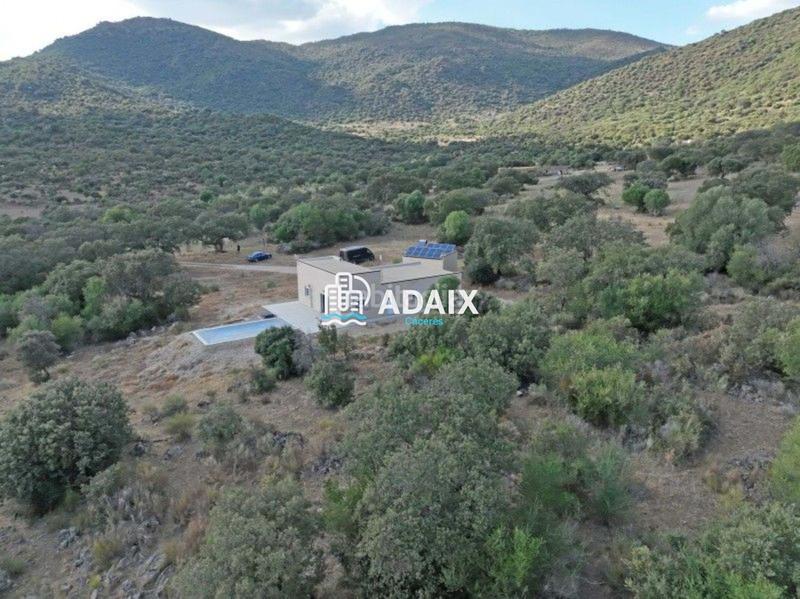 Foto 56bc4e51-7252-44c2-b831-4d2dde9f95cd. Casa te presentamos esta increíble casa de campo en venta, una espectacular villa de nueva construcción ubicada en plena dehesa extreme en Zarza de Montánchez