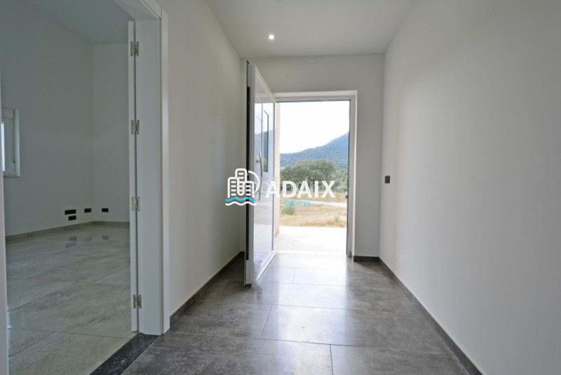 Foto 62a81af5-cbda-47d1-98d5-aeb5c519e1a0. Casa te presentamos esta increíble casa de campo en venta, una espectacular villa de nueva construcción ubicada en plena dehesa extreme en Zarza de Montánchez