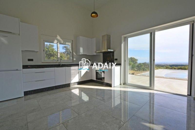 Foto cbf0d869-8499-4fcc-9638-26d874e331cb. Casa te presentamos esta increíble casa de campo en venta, una espectacular villa de nueva construcción ubicada en plena dehesa extreme en Zarza de Montánchez