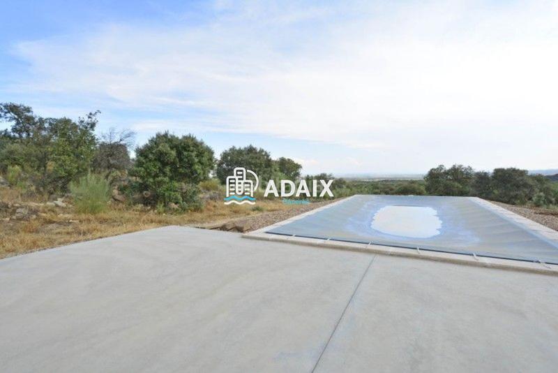 Foto d6bdd3eb-bf4b-453a-b704-3d8d25402e47. Casa te presentamos esta increíble casa de campo en venta, una espectacular villa de nueva construcción ubicada en plena dehesa extreme en Zarza de Montánchez