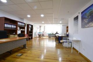 Office space  C. rafael garcia plata de osma. Local oficina en venta en cáceres