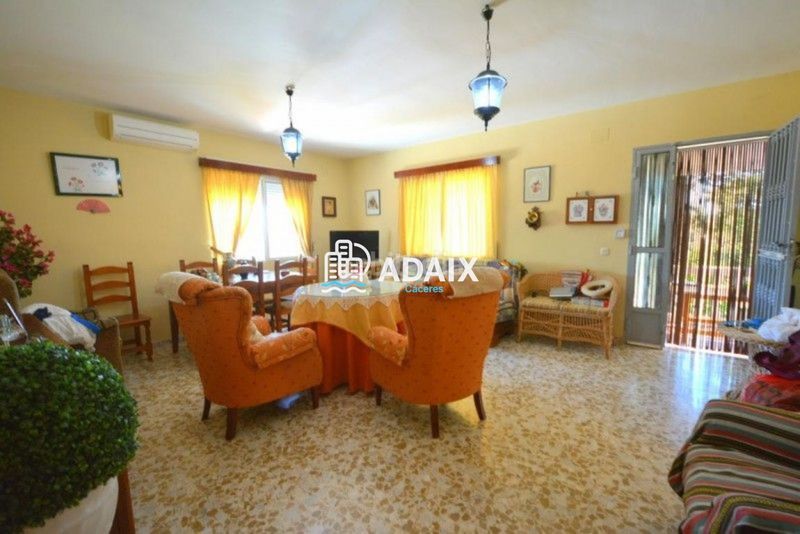 Foto 50b80837-cb60-4ad6-a074-d2528db6cbdf. Casa amb aparcament piscina a Casar de Cáceres