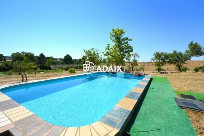 Foto 602a0774-0a68-4f75-81ef-4ed445ec7b4a. Casa amb aparcament piscina a Casar de Cáceres