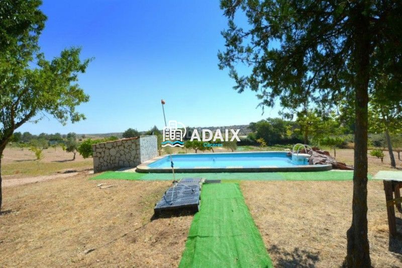 Foto 6db21584-ef9e-406c-80e1-cdbd9e936a41. Casa amb aparcament piscina a Casar de Cáceres