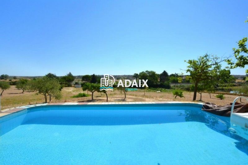 Foto 9cce3180-99ab-43df-beba-7cd99c6b2afd. Casa amb aparcament piscina a Casar de Cáceres