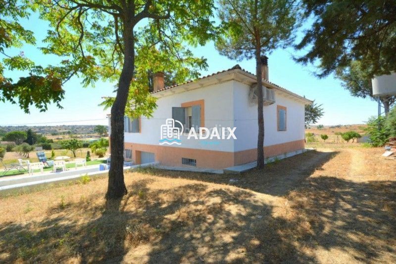 Foto a0506a22-6ce4-4638-b988-7691f0288036. Casa amb aparcament piscina a Casar de Cáceres