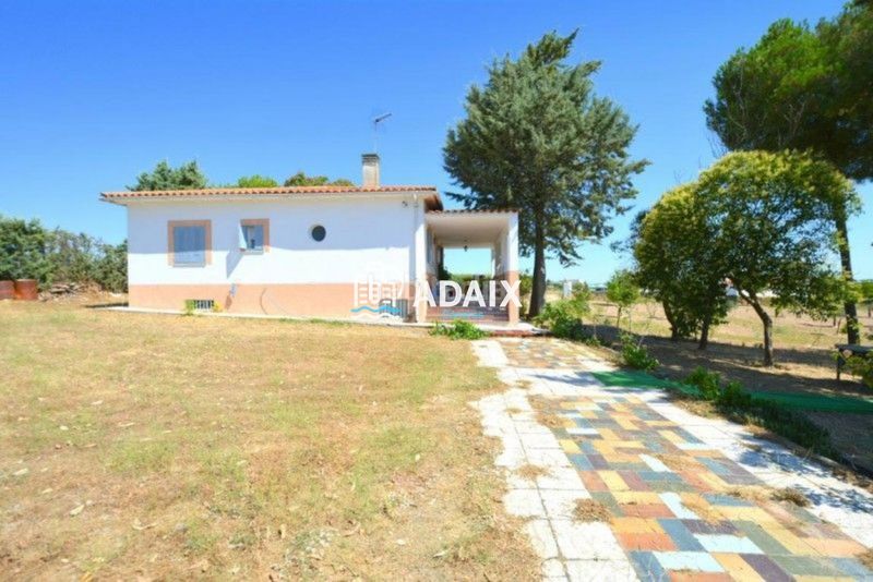 Foto eaf0ee94-52b4-4014-ae6c-0a07c5e1ce7c. Casa amb aparcament piscina a Casar de Cáceres