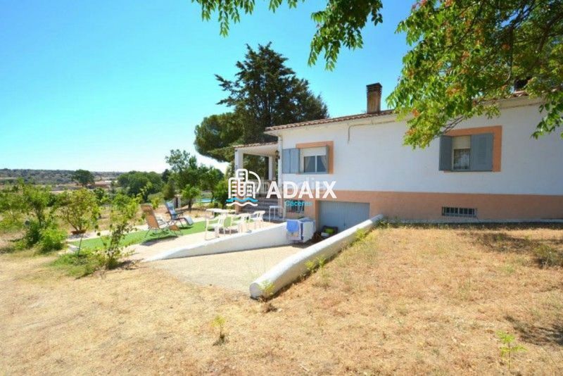 Foto ec9e6937-98cb-4e1d-a430-0b40b8341e42. Casa amb aparcament piscina a Casar de Cáceres