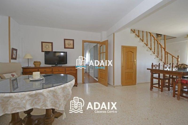 Foto 09b12a56-394c-44e1-9b2c-a1bcc263c540. Maison avec piscine dans Campus Universitario Cáceres