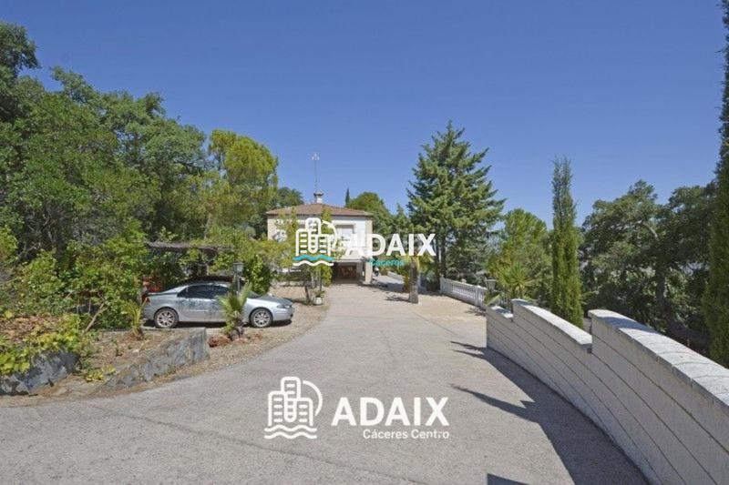 Foto 1d85c3bd-edea-47da-9cbe-577871f59900. Maison avec piscine dans Campus Universitario Cáceres