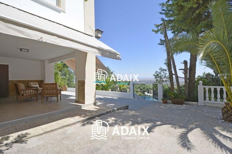 Foto 24224dea-8dc6-46df-8bcd-fe44f539aced. Maison avec piscine dans Campus Universitario Cáceres