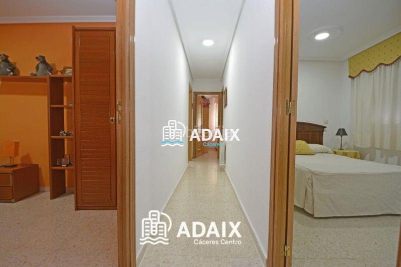 Foto 3671e24e-f263-4671-90e4-8acddfb1a73d. Maison avec piscine dans Campus Universitario Cáceres