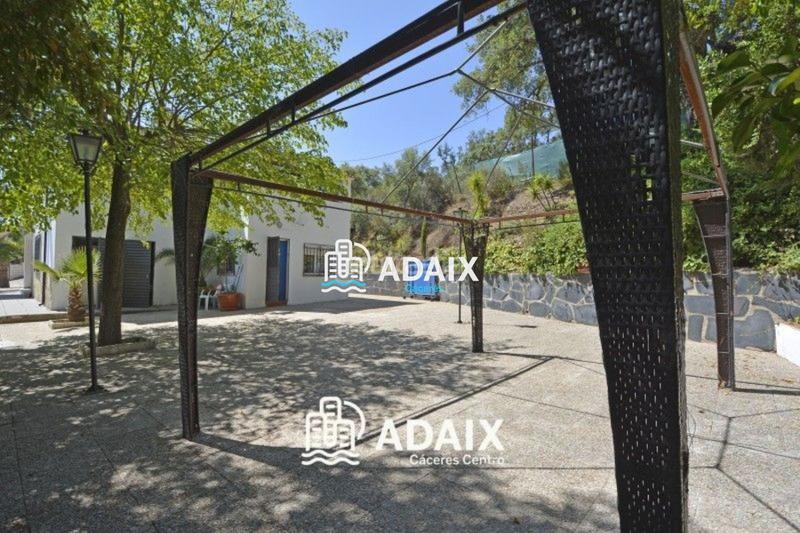 Foto 41546c3b-d08f-43b1-8716-70fe177ddb86. Maison avec piscine dans Campus Universitario Cáceres