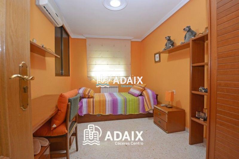 Foto 66494cc9-344d-4129-80d4-4d2effb93379. Maison avec piscine dans Campus Universitario Cáceres