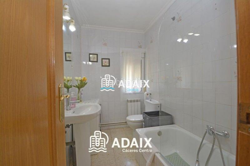 Foto 76d70ef7-2c63-42b6-ae51-e680597aed19. Maison avec piscine dans Campus Universitario Cáceres