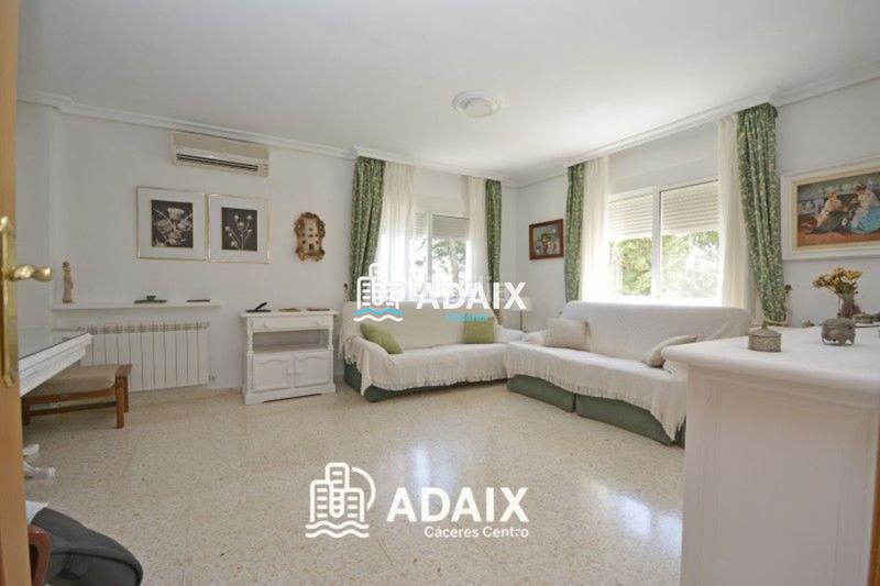 Foto 7b576525-9748-450f-8f0f-163a8bc22a31. Maison avec piscine dans Campus Universitario Cáceres