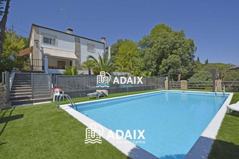 Foto 9c9606c3-48a8-4123-9bd5-197723e58f3b. Maison avec piscine dans Campus Universitario Cáceres