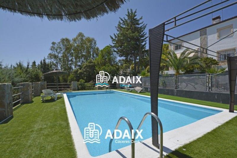 Foto a3ecd06c-936c-40f4-92c6-99ad5c495930. Maison avec piscine dans Campus Universitario Cáceres