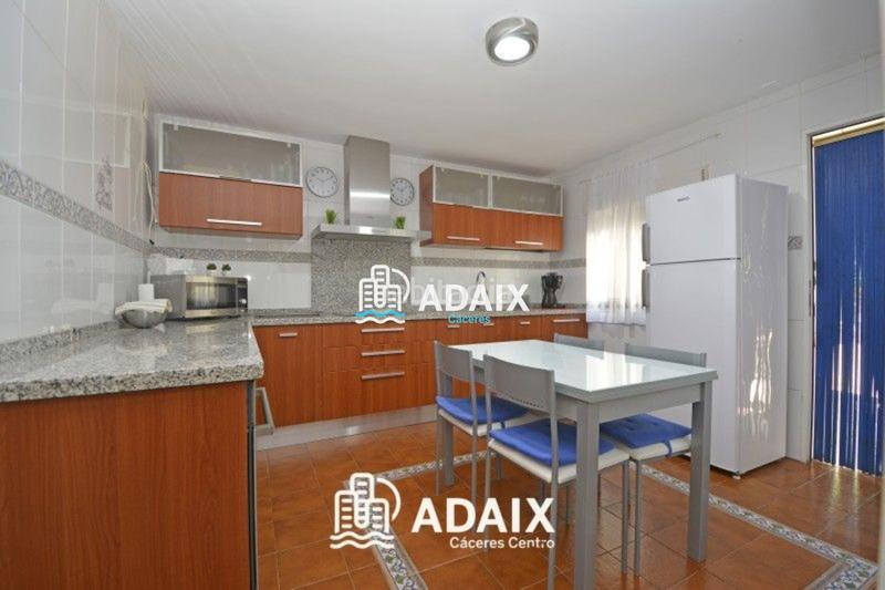 Foto bb264b07-0b45-4da2-8d13-ee74ea17a6dc. Maison avec piscine dans Campus Universitario Cáceres