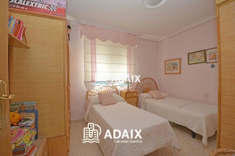 Foto ce42cce3-bbc7-4c61-b83a-720e21587102. Maison avec piscine dans Campus Universitario Cáceres