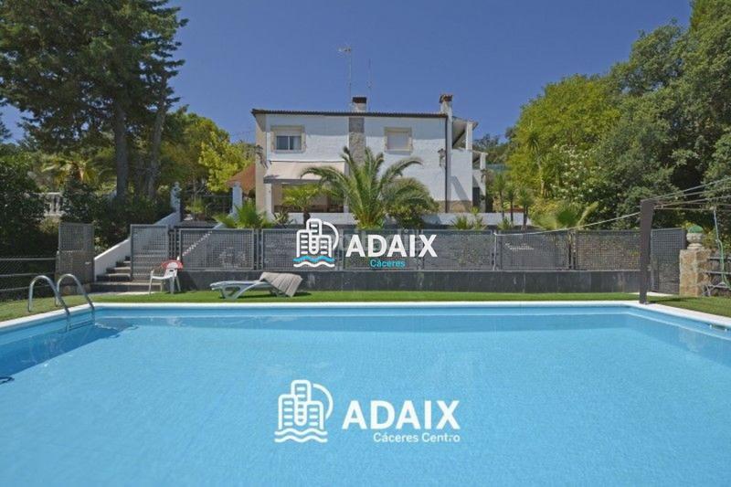 Foto d07e9e45-53b6-4f37-a53d-22f552862ae3. Maison avec piscine dans Campus Universitario Cáceres