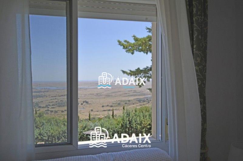 Foto d948eef0-8b14-4cff-a41d-082227b69d83. Maison avec piscine dans Campus Universitario Cáceres