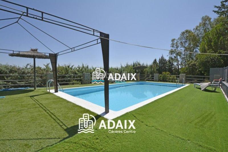 Foto e2ba9726-b513-4231-adad-7d8336fce7c9. Maison avec piscine dans Campus Universitario Cáceres