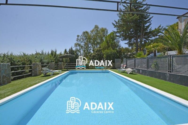 Foto e86315f0-3ebf-4bad-a600-69e08bc8478f. Maison avec piscine dans Campus Universitario Cáceres