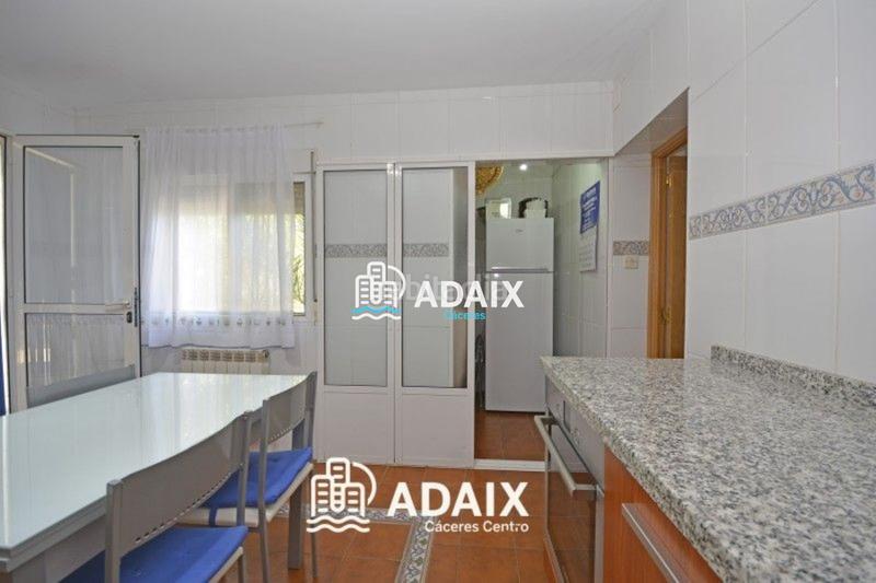 Foto f91229db-02a4-44a9-bc1e-2fd81619360c. Maison avec piscine dans Campus Universitario Cáceres