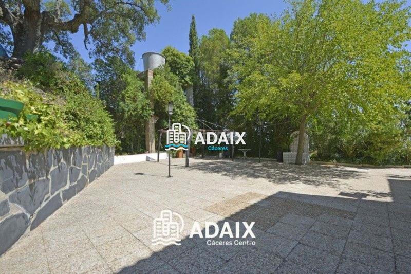 Foto fe9b9cd6-1ca1-498b-bac7-e7e43b354bcf. Maison avec piscine dans Campus Universitario Cáceres