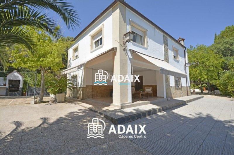 Foto ff55437f-1d8c-4dd5-9aa9-9bd9af20d8c0. Maison avec piscine dans Campus Universitario Cáceres