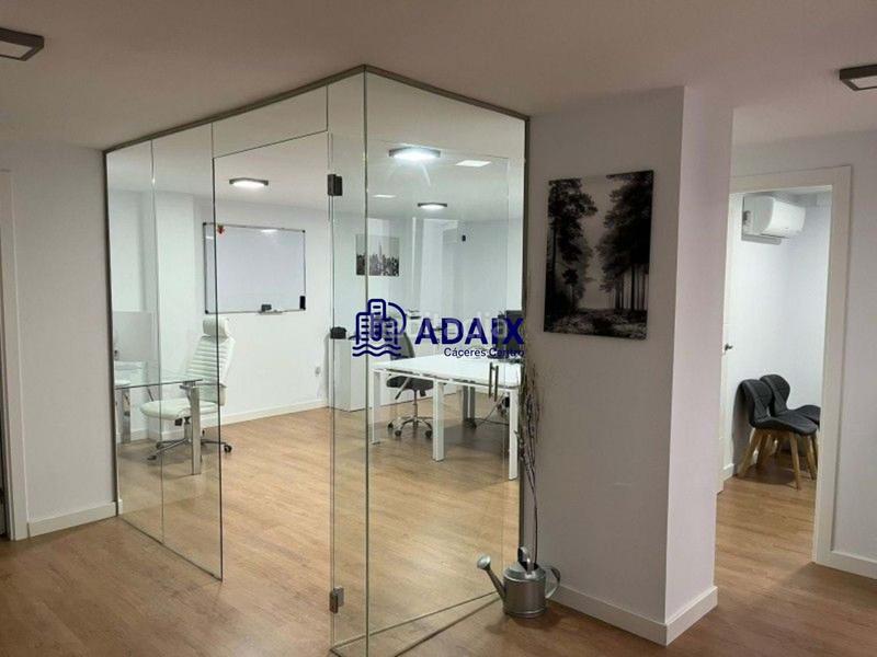 Foto 37c68a72-f49a-48ff-b932-89a350cd44e9. Location bureau dans Centro Cáceres