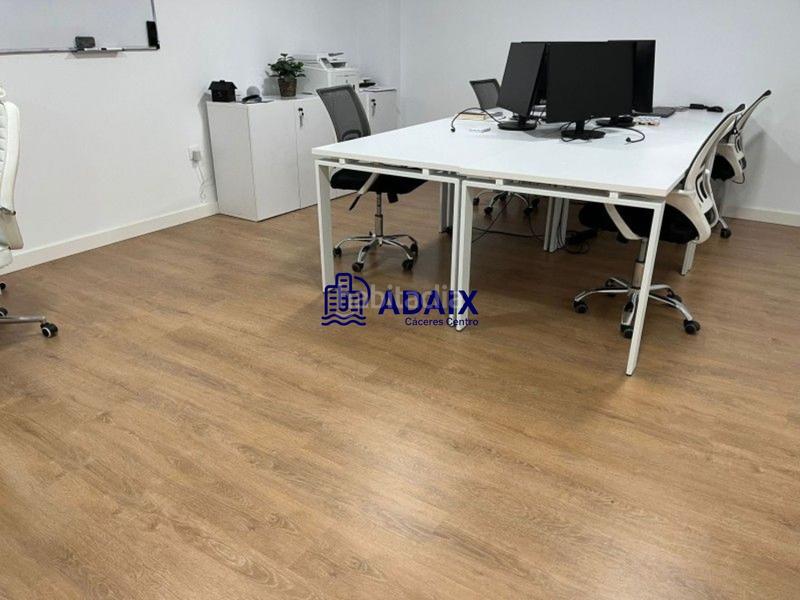 Foto ece1fddc-aba7-4d22-8437-e31fff56114e. Miete büro in Centro Cáceres