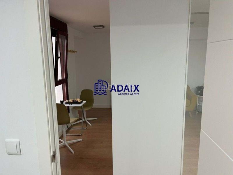 Foto 94069c91-797f-4046-84bf-95794c1a27cf. Alquiler oficina en Centro Cáceres