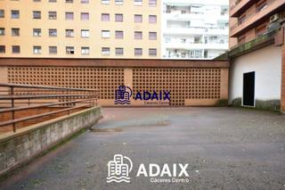 Rent Industrial building  Calle de maluquer