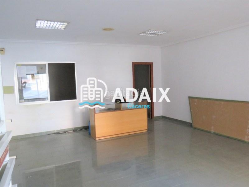 Foto e61bc758-52b7-47d0-ab3f-b273e244f9b9. Lloguer local comercial a Centro Cáceres