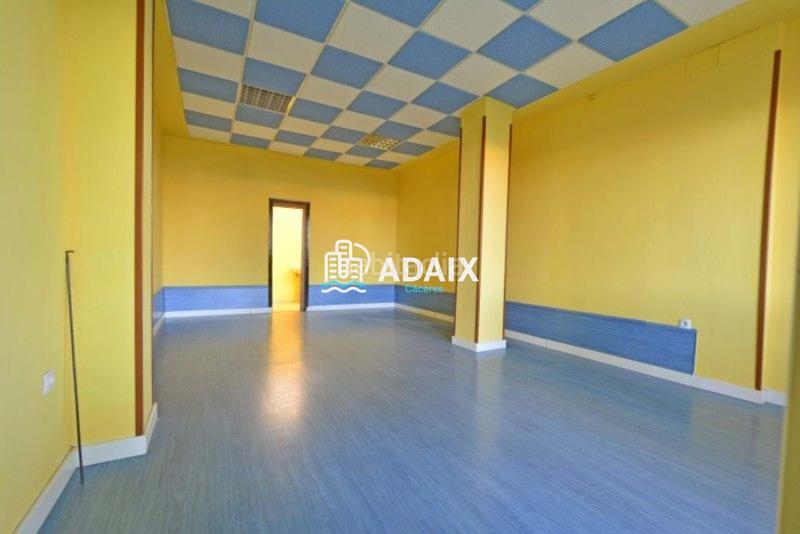Foto dfbe0862-5f99-4402-b53a-a66378bc25bf. Rent business premise in nuevo Cáceres Cáceres