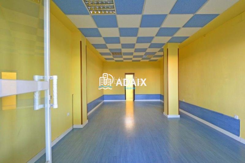 Foto 4d721147-3518-4011-a42f-df476ff033bf. Alquiler local comercial en nuevo Cáceres Cáceres