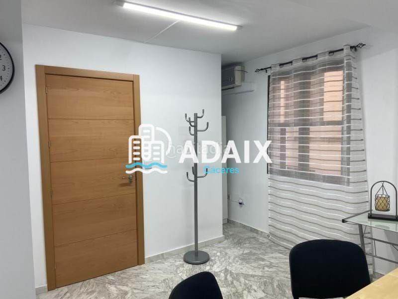 Foto e4da454b-cc14-4b2b-ae21-3889e9cd6b04. Miete büro in Casco Antiguo Cáceres