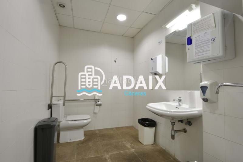 Foto 16559b52-1ed6-4350-9a98-438b6b813c95. Alquiler local comercial amplio local en alquiler en el corazón de la ciudad! consulte precio. en Cáceres
