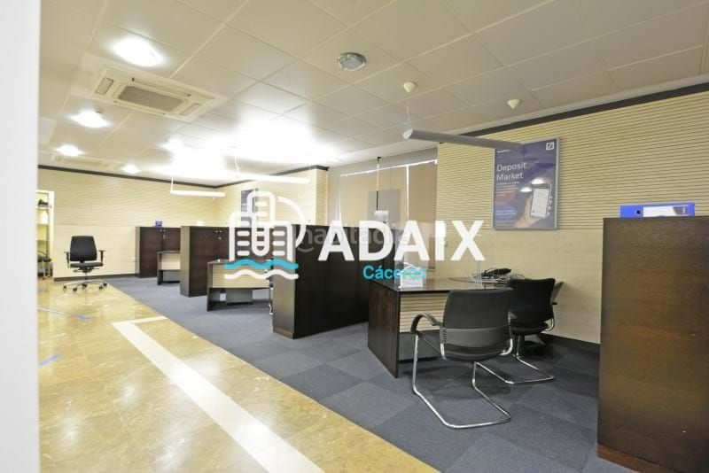 Foto 2b45c189-d136-4d72-873d-dd0256d0319c. Alquiler local comercial amplio local en alquiler en el corazón de la ciudad! consulte precio. en Cáceres